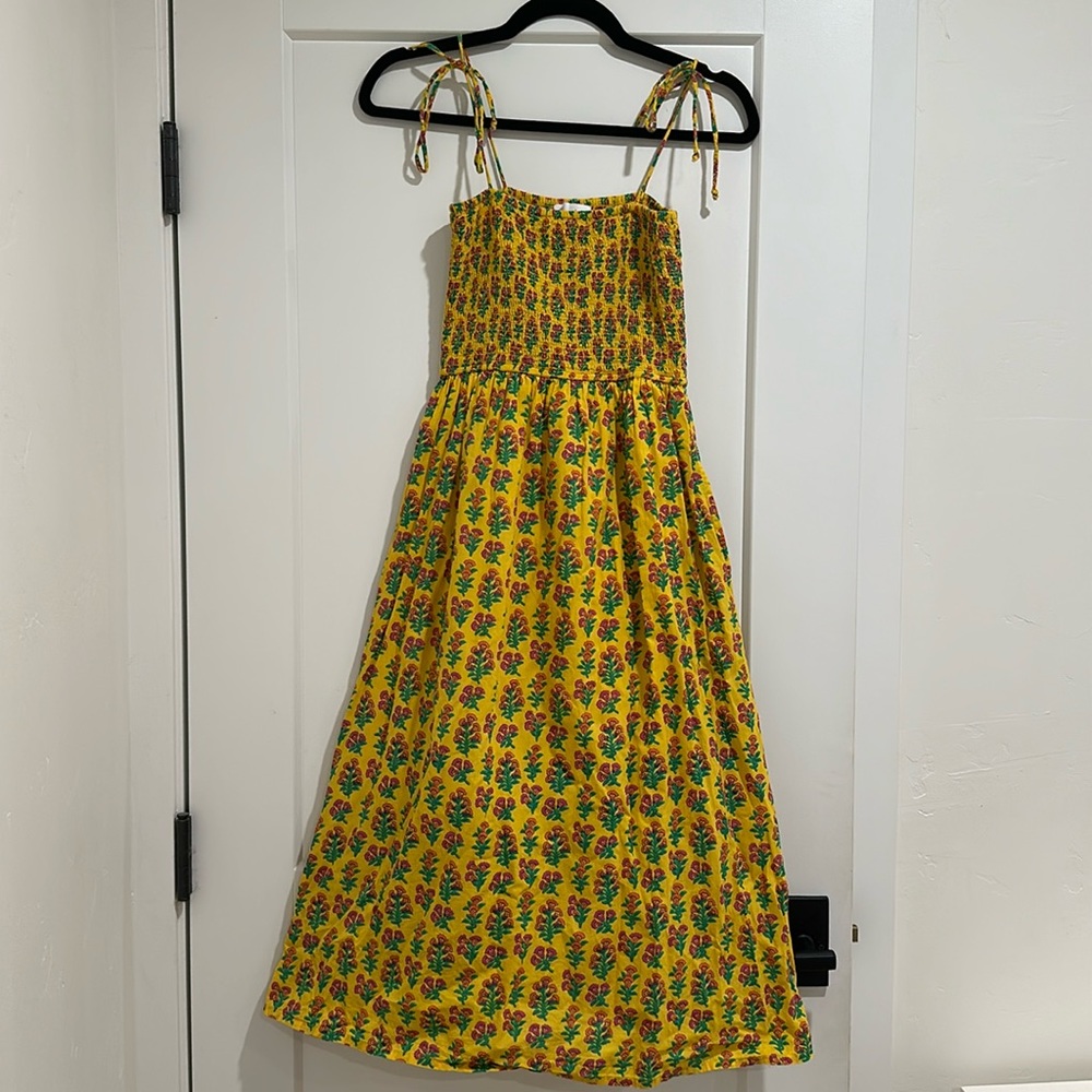 Summer Dress has pockets straps tie